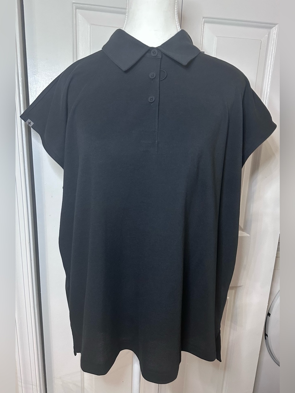 Women's figs Black Short-Sleeve Button-Down Polo Shirt